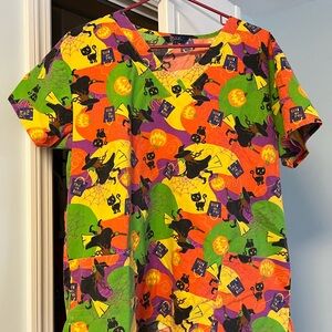 Zikit Halloween Witch Print scrub top- Multicolor